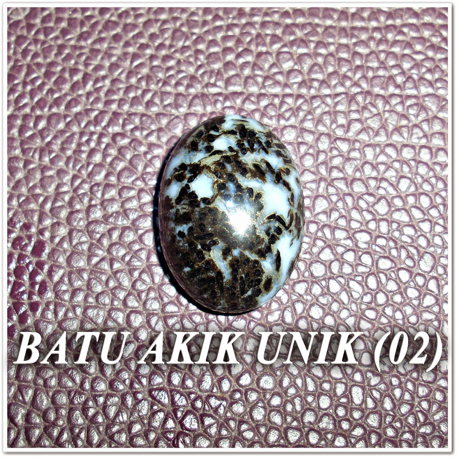 http://batuakik84.blogspot.com/2014/10/batu-akik-unik-02.html
