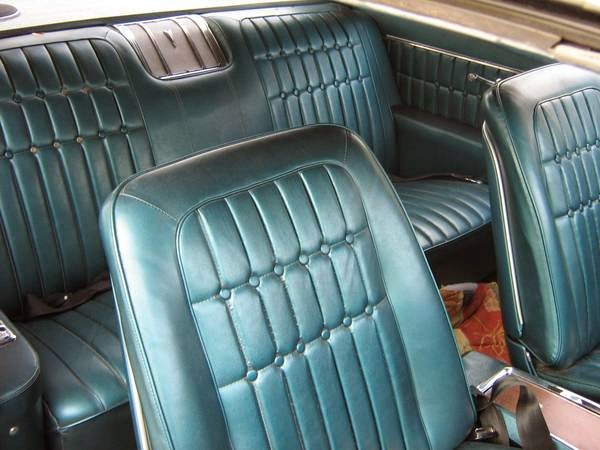 1966-Pontiac-Grande-Parisienne-interior.