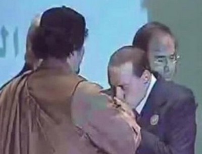 baciamano_berlusconi_gheddafi.jpg