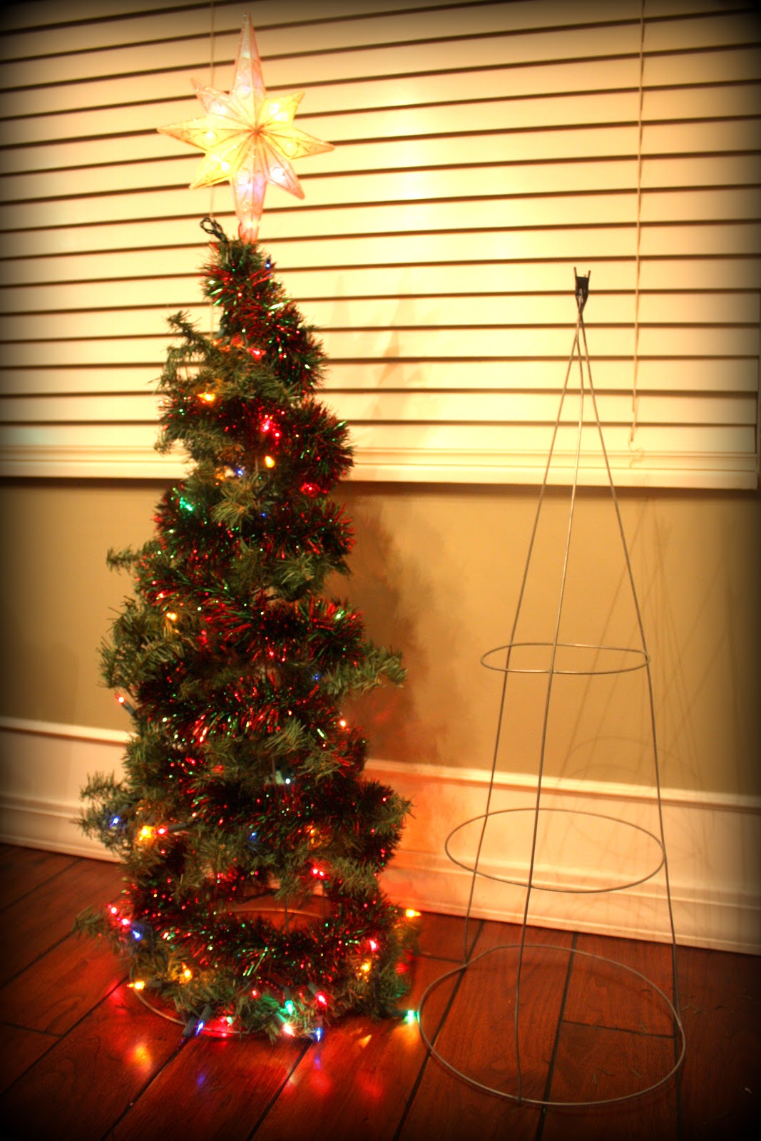 Embellish the Details: Christmas Tree Topiaries made out of Tomato Cages!