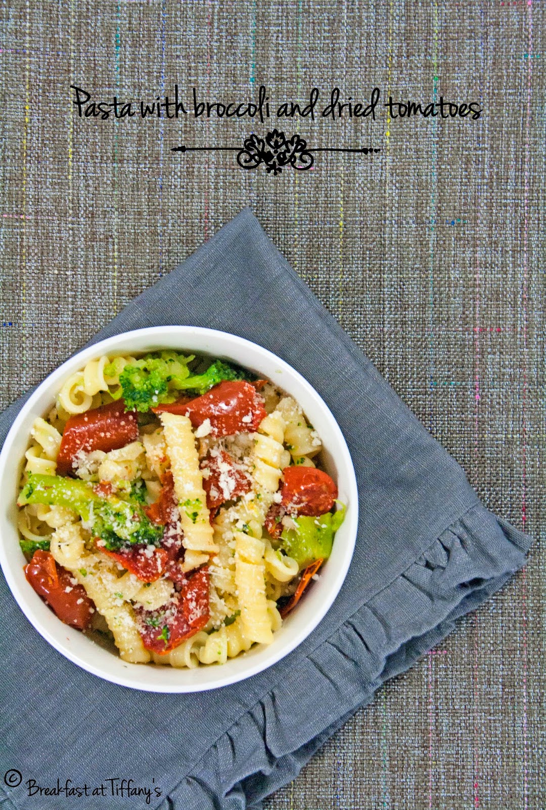 Pasta con broccoli e pomodorini secchi / Pasta with broccoli and dried tomatoes Breakfast at