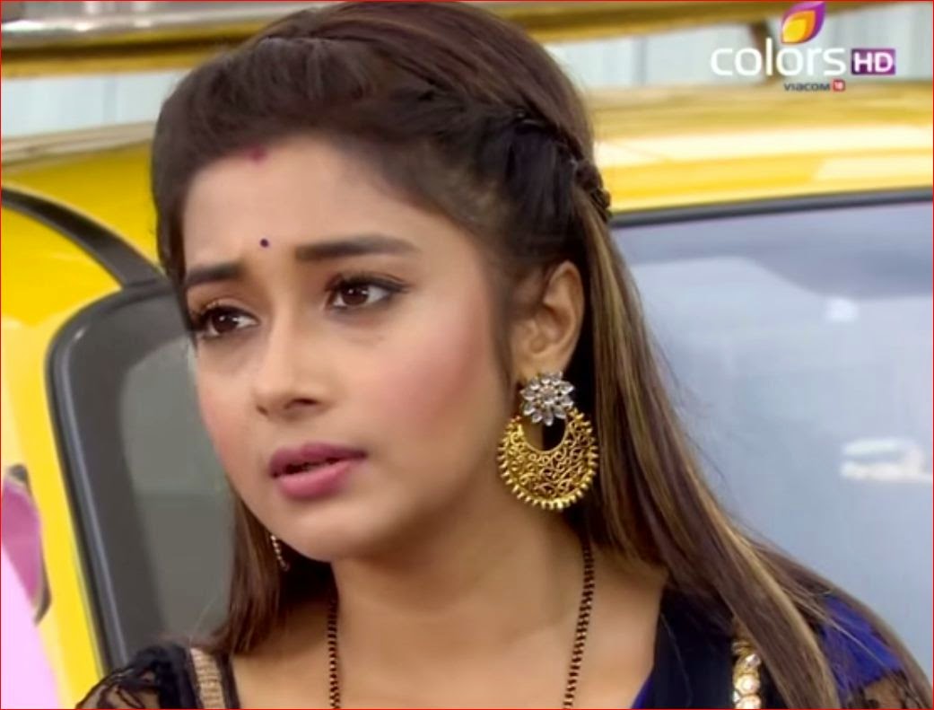 LATEST DESIGNS GOLD JEWELLERY HINDI SERIAL ACTRESS TINA DUTTA EARRING