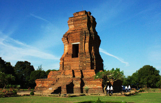 7 Candi Peninggalan Agama Budha, Keterangan, dan Gambarnya | Lensa Budaya