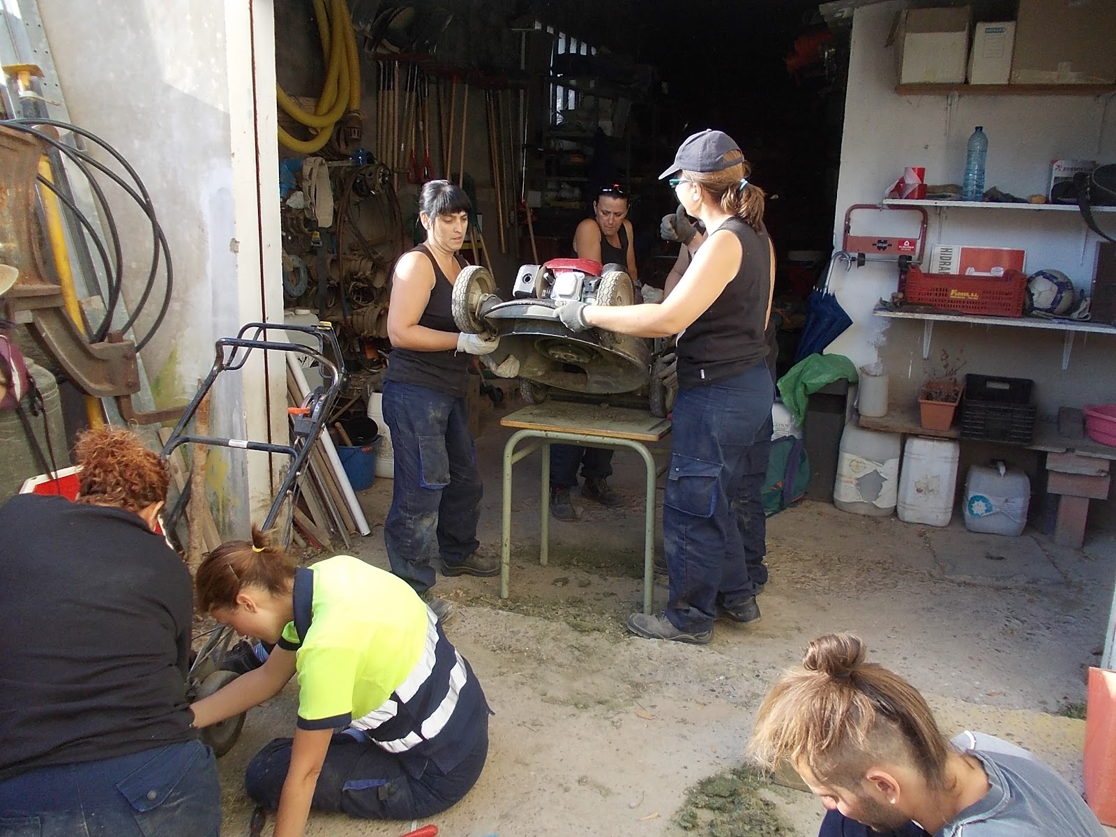 Ayerbe Taller de Empleo Jardineria: Mantenimiento maquinaria