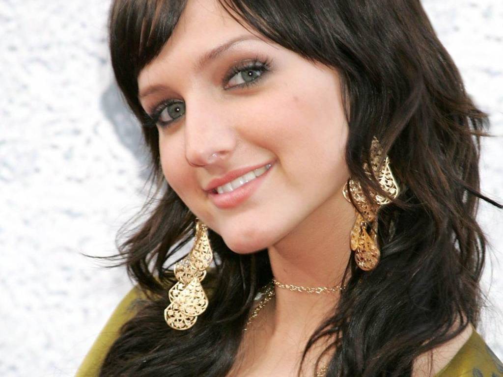 http://2.bp.blogspot.com/-IA20U-bK9h0/TnifXPQf-rI/AAAAAAAABwo/YNiPvExgZIc/s1600/ashleesimpson.jpg