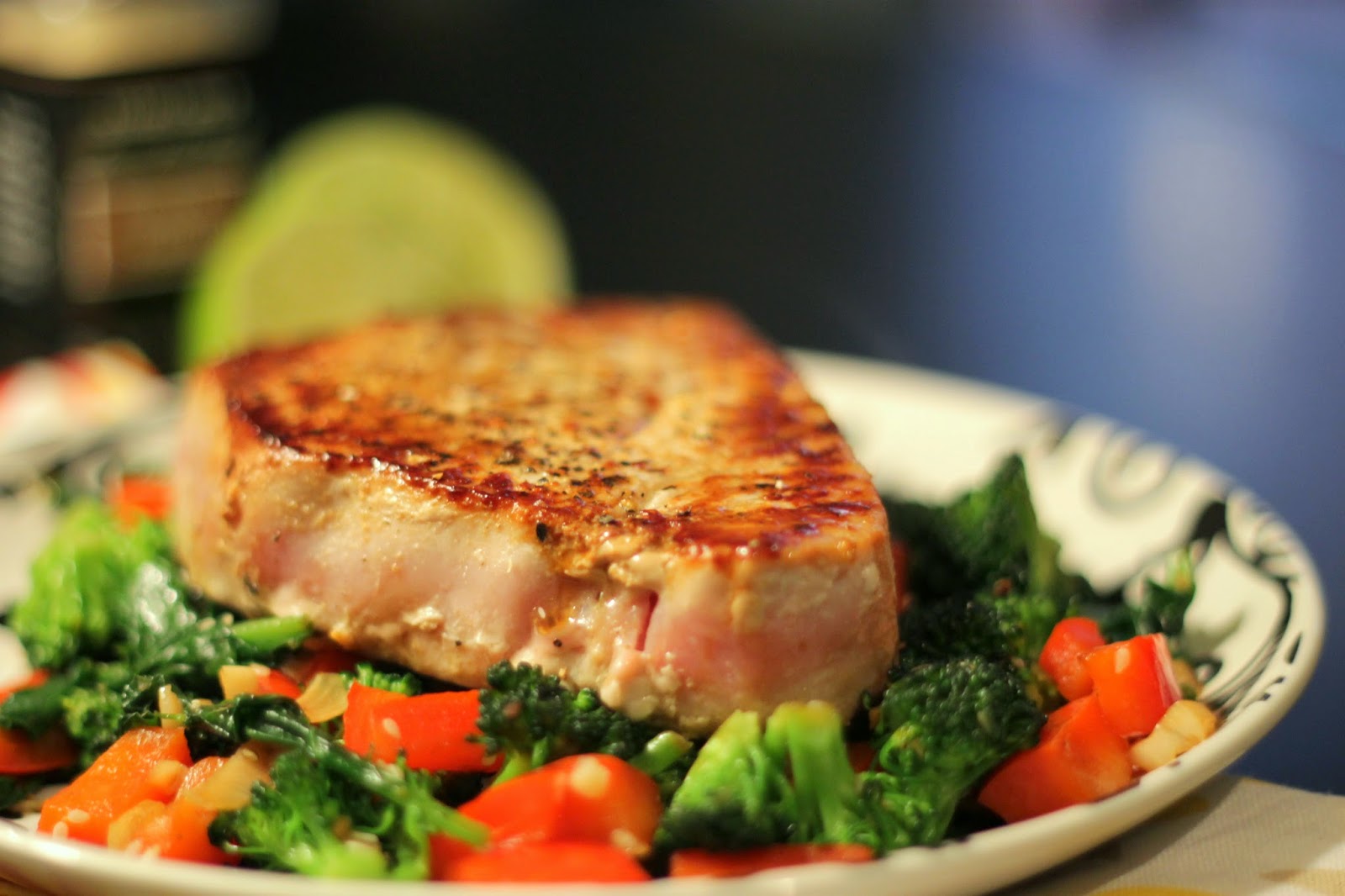 Brunch N' Cupcakes {Pan Seared Sesame Soy Tuna with Sauteed Veggies}