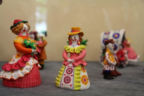 выставка глиняной игрушки Веселая карусель