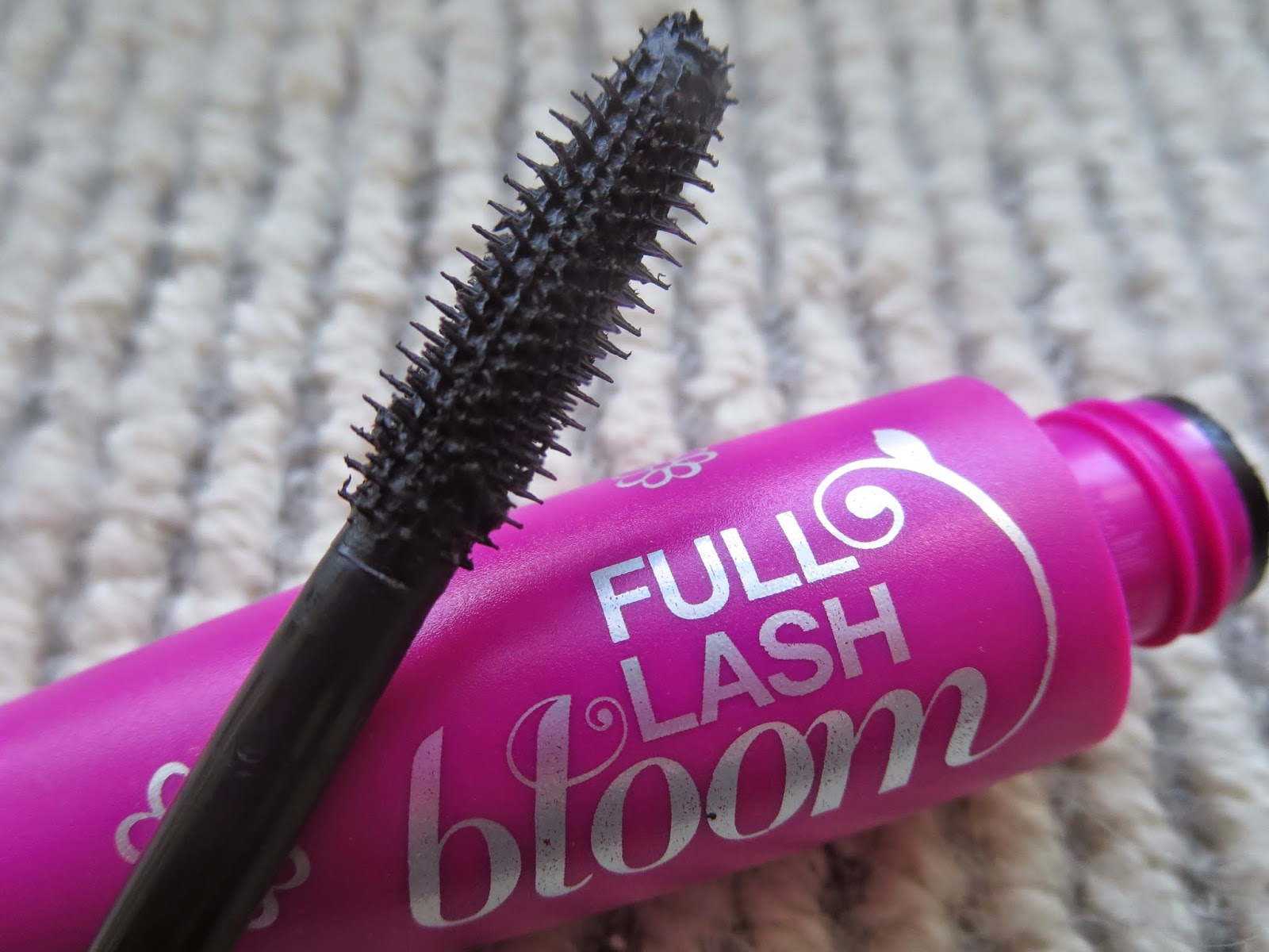 a picture of Covergirl Full Lash Bloom mascara