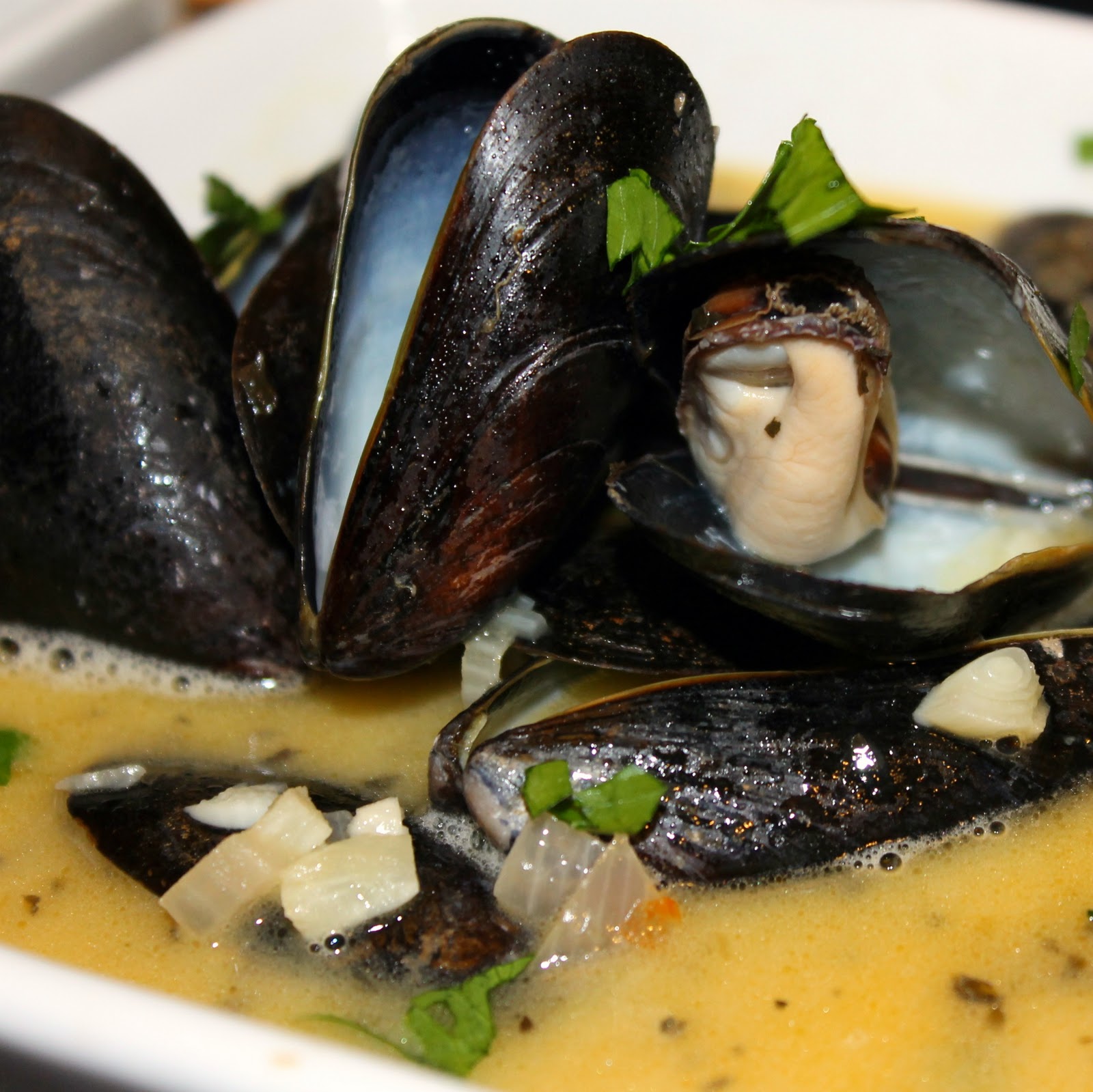 Mussels in White Wine Garlic Sauce I Can Cook That
