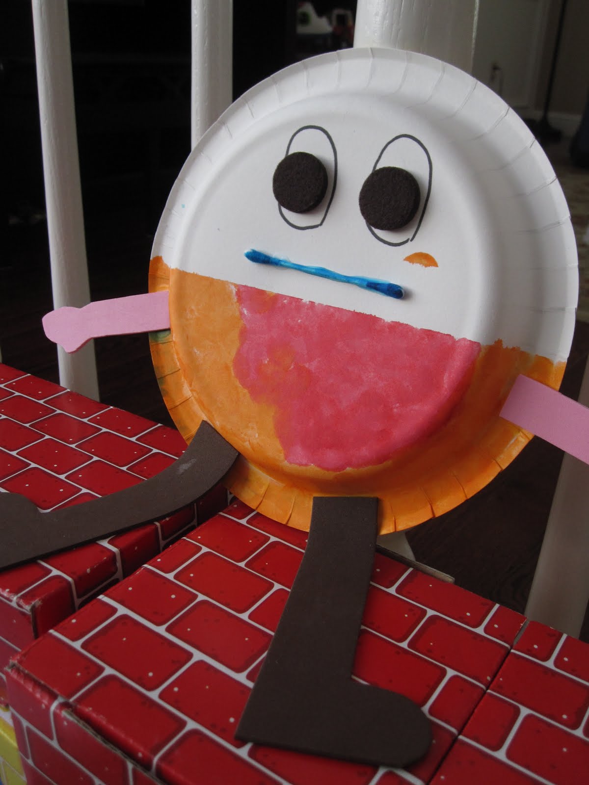 Toddler Approved! Paper Plate Humpty Dumpty Puppet