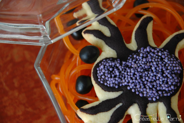 halloween sweet table - biscuit décoré araignée - spider decorated cookie