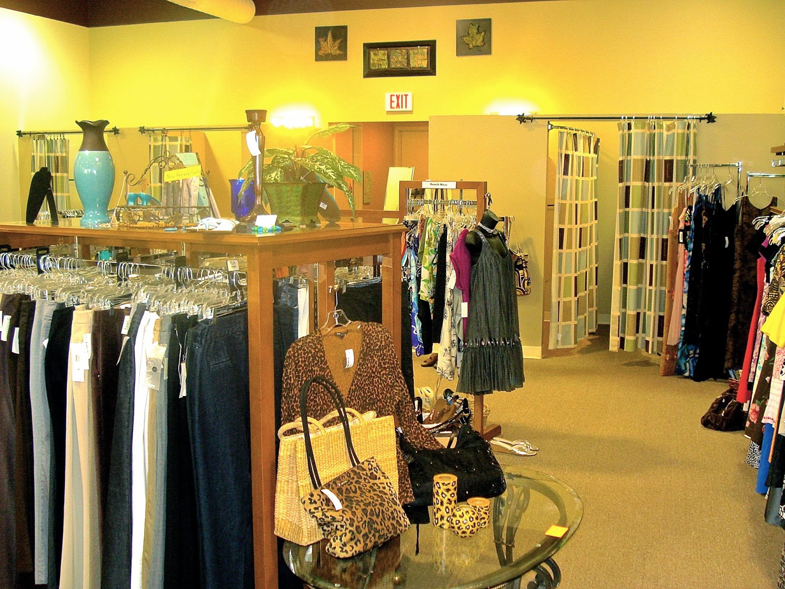 Chels & the City Fashion Forward Fridays ecoChic Resale Boutique