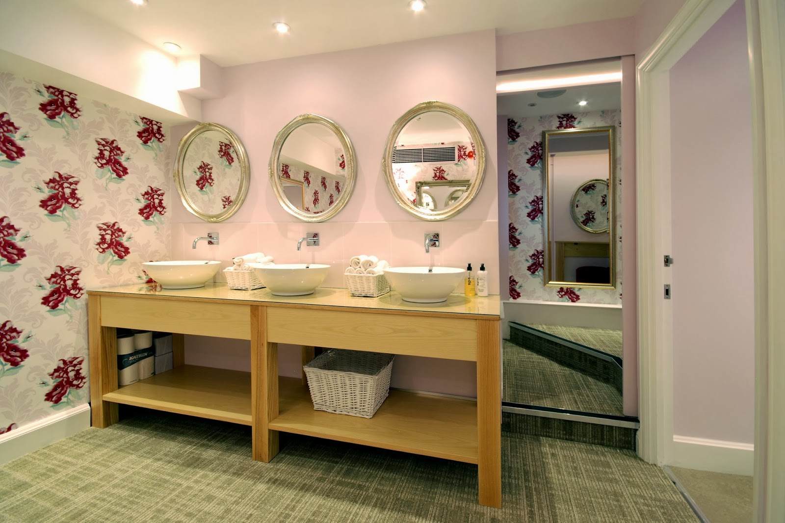The Insider Ecofriendly Refurbishment of a Ladies powder room The