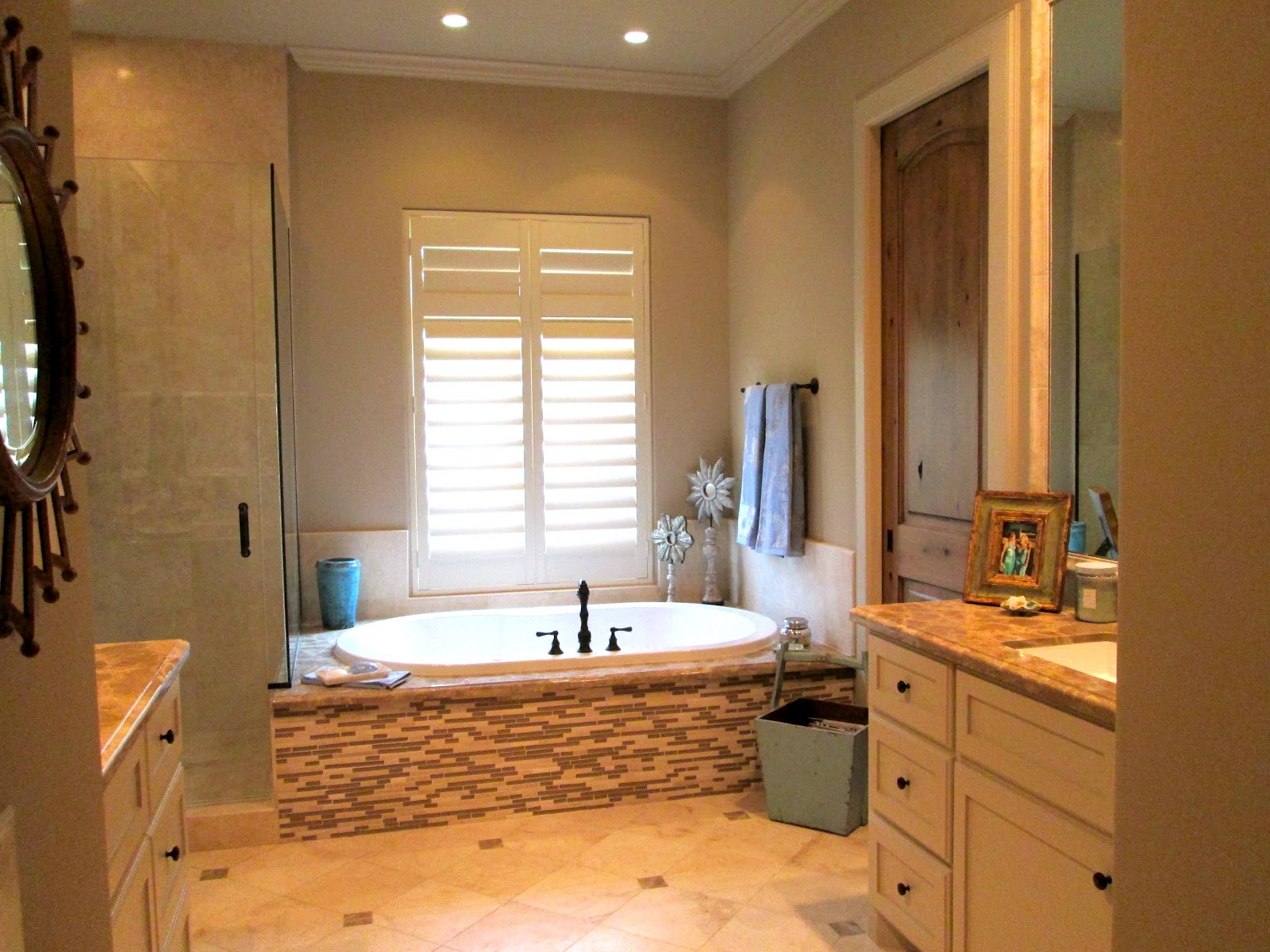 The Peak of Très Chic Easy Ways to Spruce Up Your Bathroom