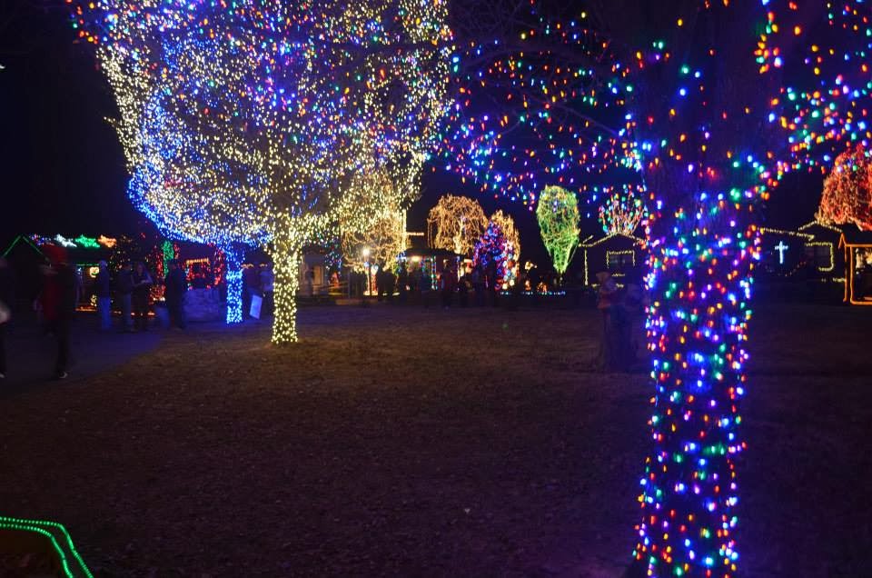 our little corner of the world casville christmas lights 2013 our little corner of the world casville christmas lights 2013