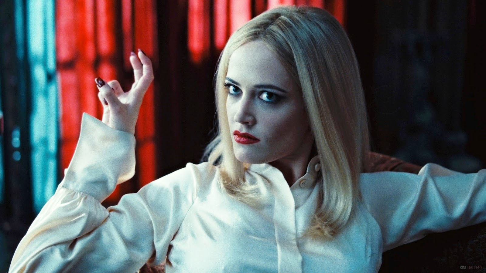 http://2.bp.blogspot.com/-IJvWIbWMRFM/T5FRlhji67I/AAAAAAAAIKE/t1ZCXb3Qa9A/s1600/eva-green-dark-shadows-movie-image-3.jpg