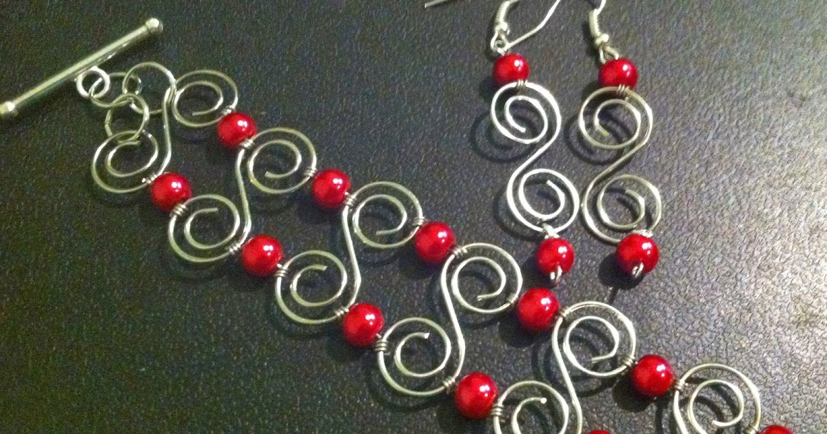 AptToCraft Fancy paper clip bracelet