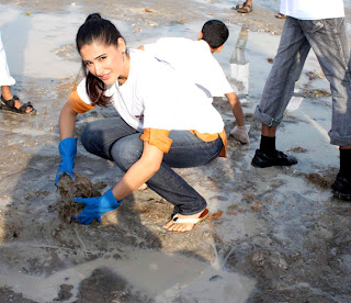 Actress Nargis at DNA Clean Up Drive post Ganpati visarjan