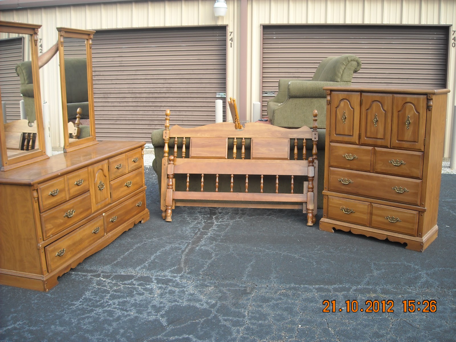 Jonesboro Sale Oak Early American Queen Size 4 Piece