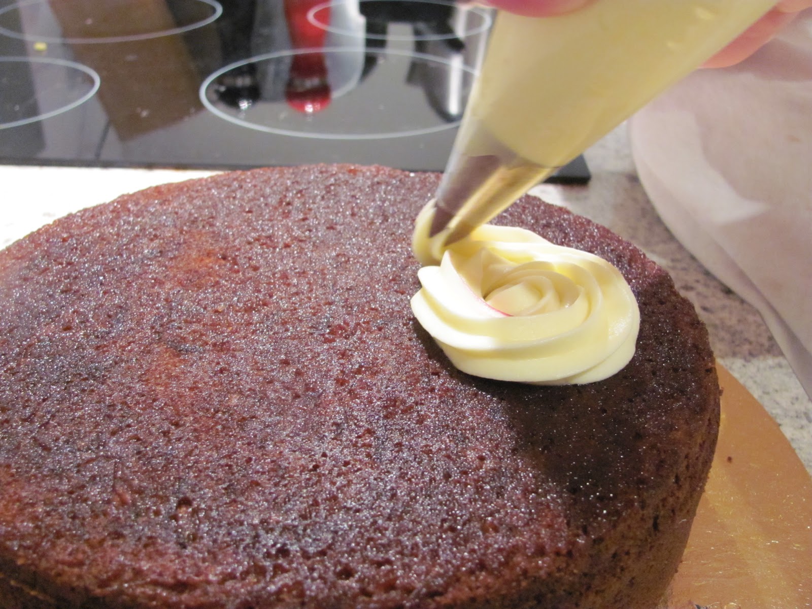 Mrs Cake How to Pipe Icing Roses