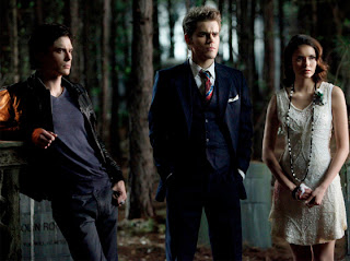 http://2.bp.blogspot.com/-INZnlwHO82A/UBgUBGQihkI/AAAAAAAADi4/pyUty3Jvhlw/s320/vampire-diaries-season-3-twenties-trio.jpg