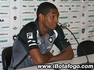 Jobson é o primeiro 'reforço' do Botafogo para 2012