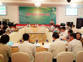 Lễ hội Dừa Quang cảnh buổi họp báo Lễ hội Dừa