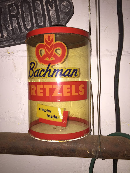 Bachman Pretzel Counter Container ~