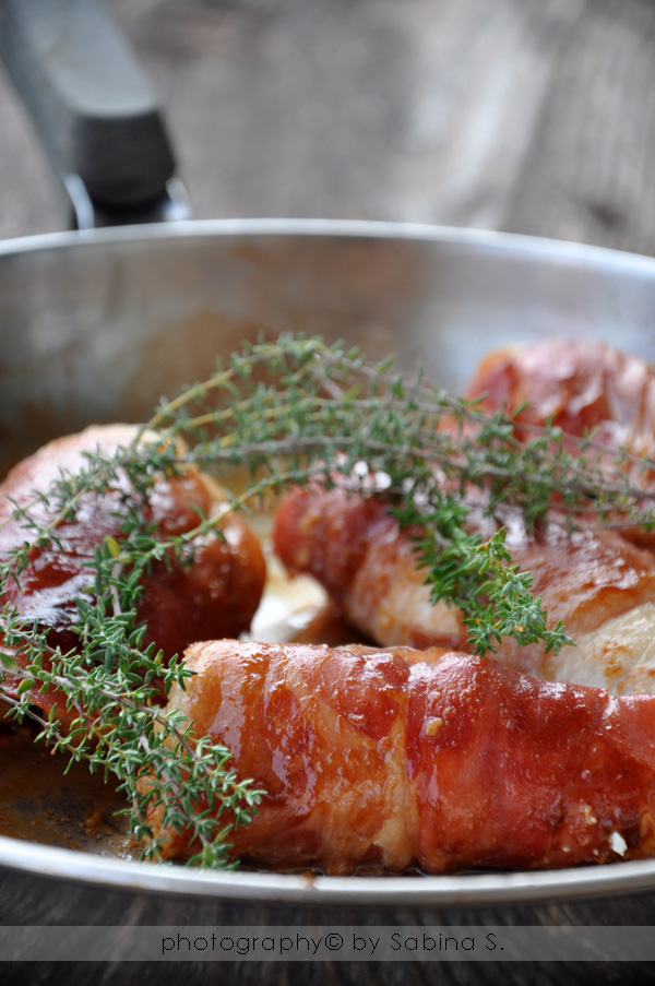 Due bionde in cucina Involtini di pollo con prosciutto crudo, ricotta e salvia