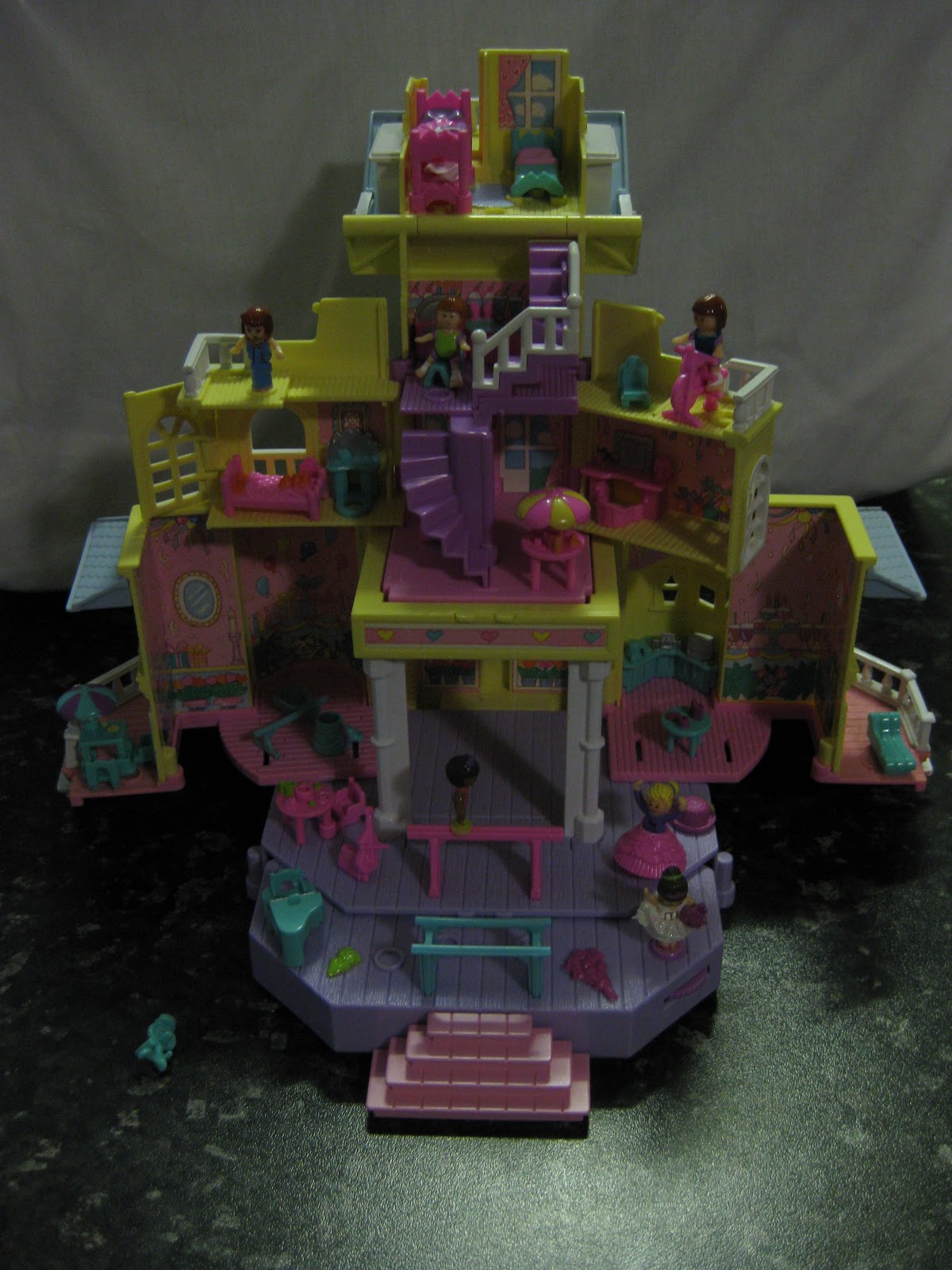 polly pocket yellow house