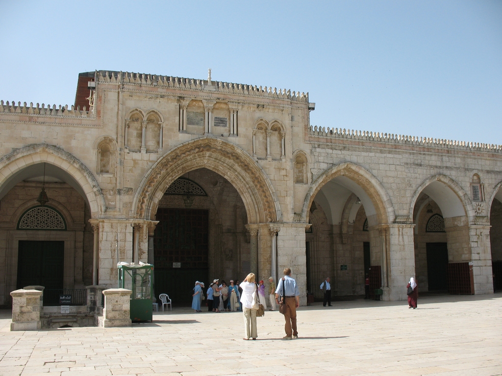 http://2.bp.blogspot.com/-IPwKWnGgsqk/Toyvqe_CjBI/AAAAAAAAF2o/eXOa8U9AYgU/s1600/Masjid+Al+Aqsa+in+Jerusalem+-+Palastine+%2528entrance%2529.jpg