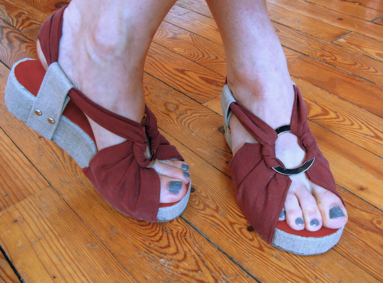 Of Dreams and Seams Homemade Fabric Sandals, with full Tutorial!