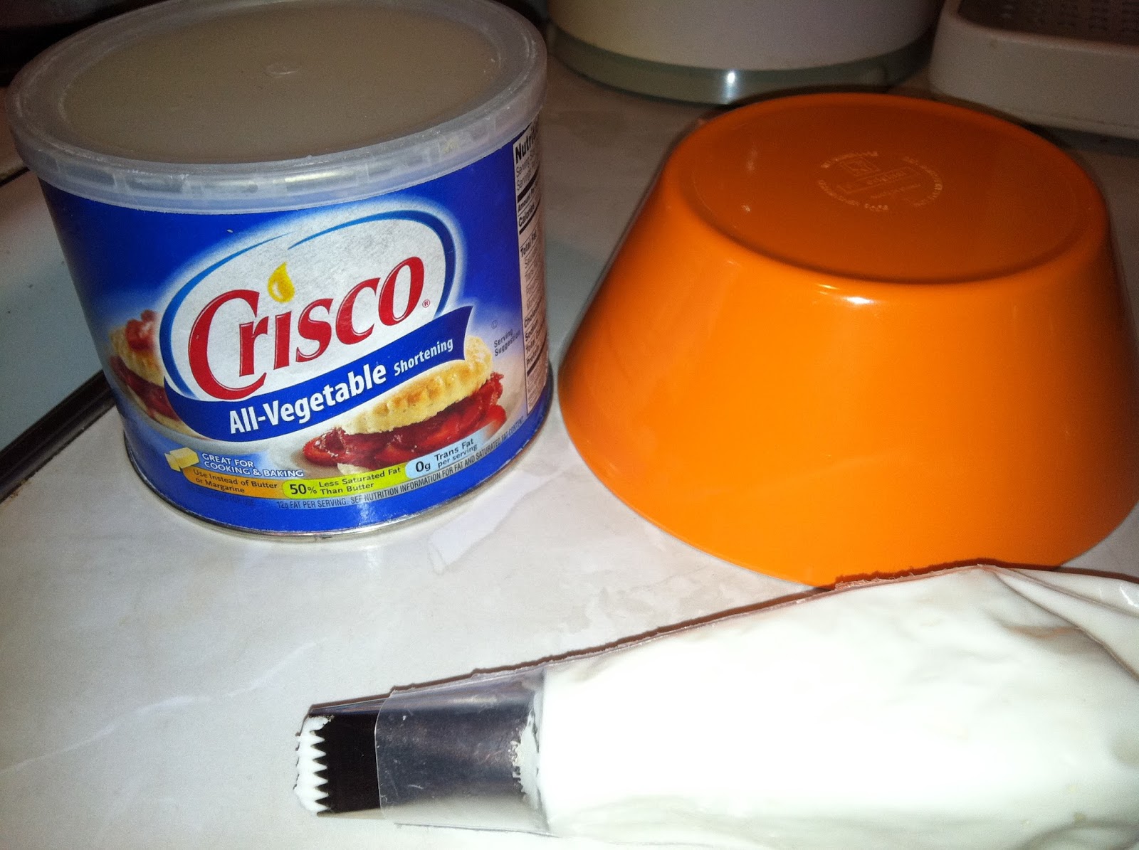 The Iced Queen Piping a Royal Icing Bowl