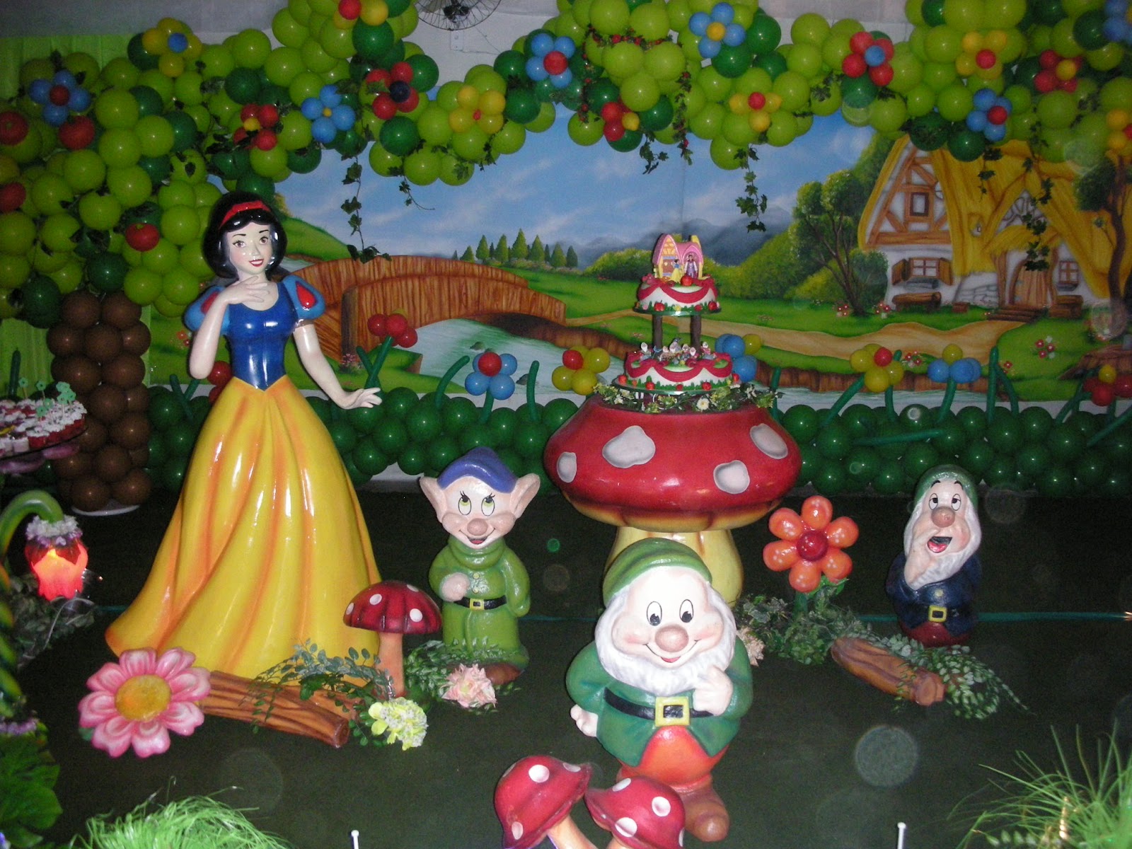 decoracao festa infantil branca de neve:Festas Toni – Decoração de Festa Infantil: Branca de Neve e os 7 decoracao festa infantil branca de neve:Festas Toni – Decoração de Festa Infantil: Branca de Neve e os 7