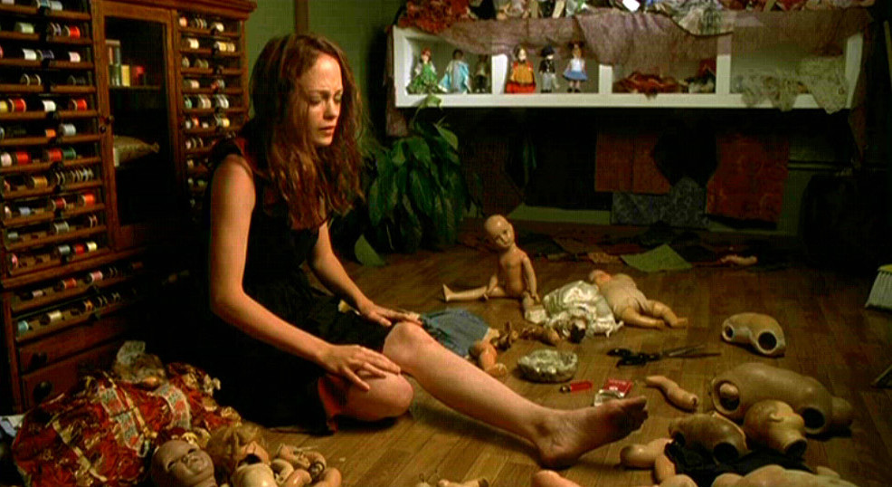 Лесбийские Ласки Эрин Браун И Анджелы Беттис – Мастера Ужасов 2005