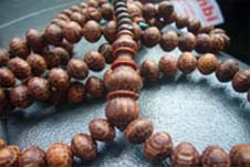 Tasbih Kayu Berbisa