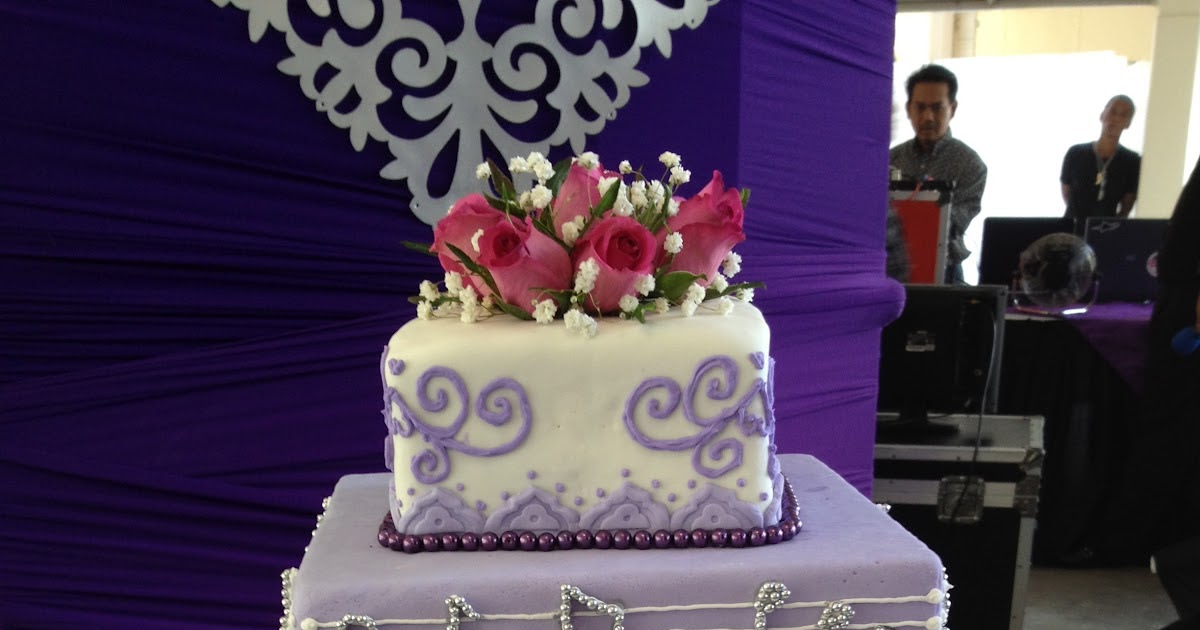 Cakes at Stake wedding tier cake