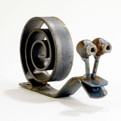 Metal Collectables In Home Interior Design http://homeinteriordesignideas1.blogspot.com/