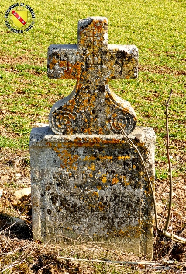 Autreville - Croix de Marguerite Davouce, décédée à 12 ans  le 18 novembre 1832