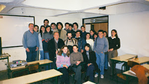Andrés con sus alumnos de la Universidad Nacional de La Plata, Septiembre de 2001