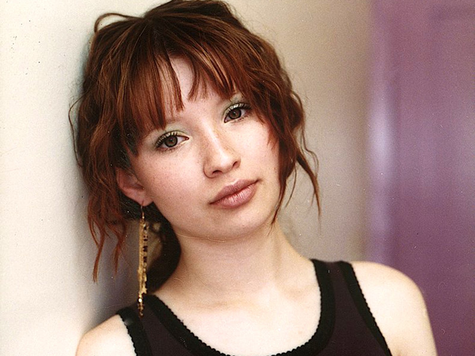 http://2.bp.blogspot.com/-IXOTZTogPEo/UJvJWKnLLMI/AAAAAAAASgc/Skb5bYGSI-0/s1600/Emily_Browning+(2).jpg