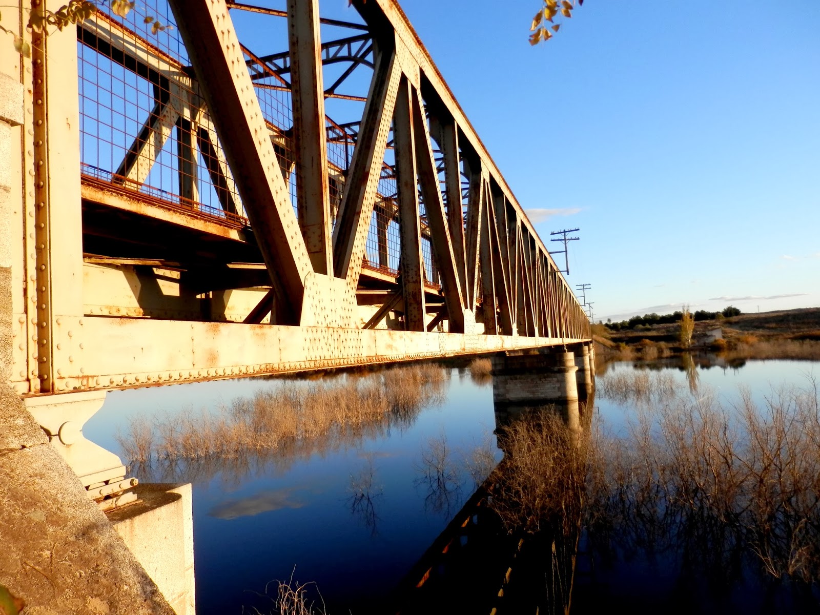 EL SAYON EL VIEJO PUENTE DE HIERRO SOBRE EL RÍO GUADIANA