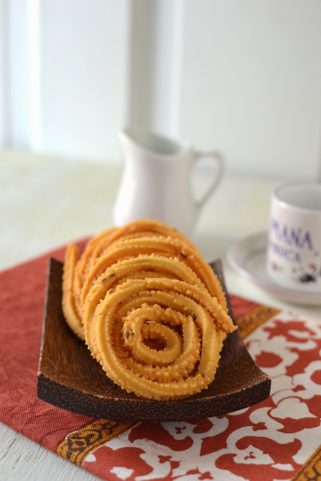Mullu Murukku (Rice & Lentil Muruku) Mullu Murukku (Rice & Lentil Muruku)