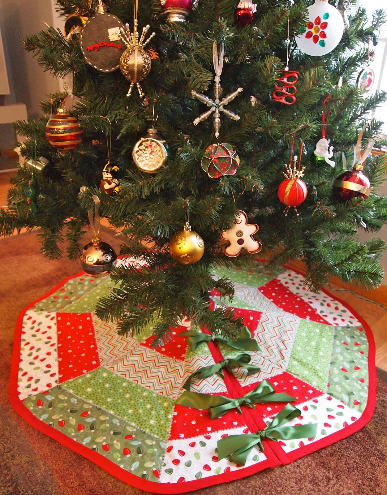 Craft Room Confidential: Handmade Christmas Stripey Tree Skirt