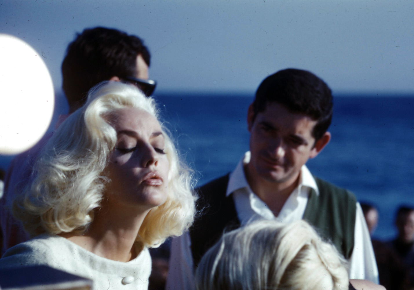 LE PETIT TINTIN 3 Women, 1 Iconic Haircut