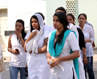 Funeral of Sonu Nigam's mother 