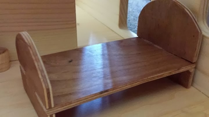 River Weaving Dollhouse Furniture And Bendy Dolls