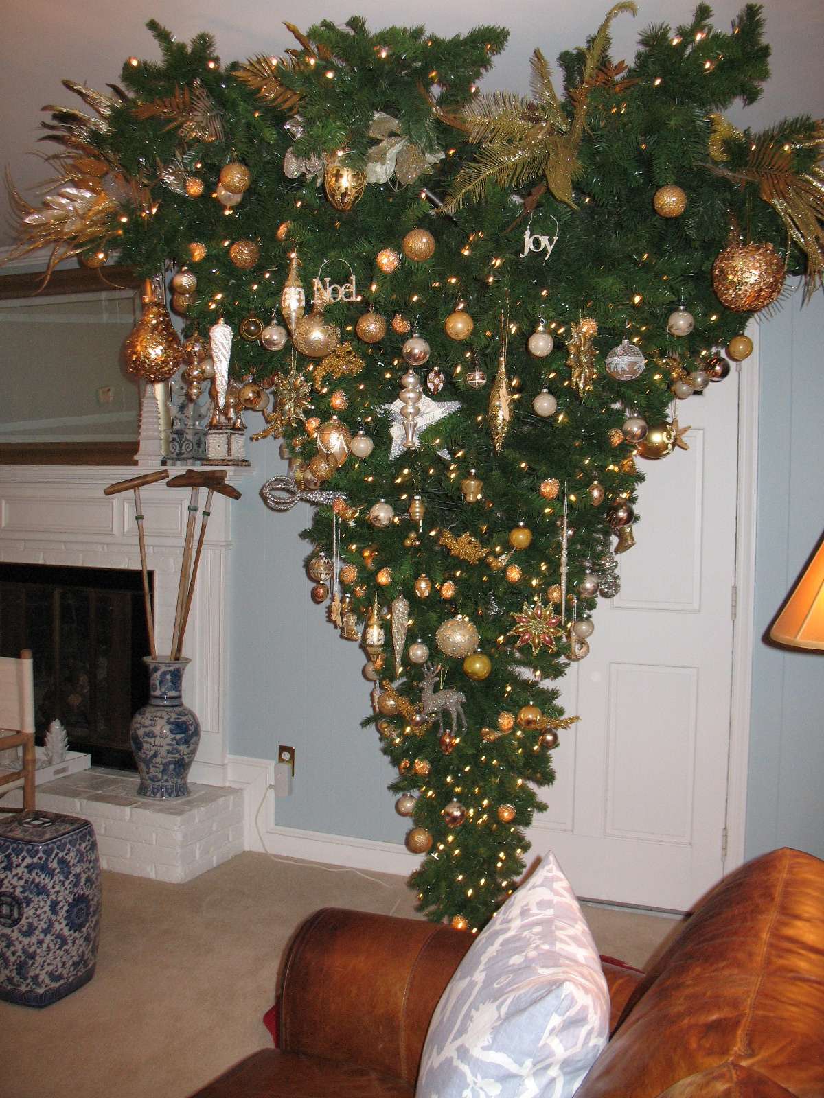 Chinoiserie Chic: Chinoiserie Chic Christmas - My New Upside Down Christmas Tree