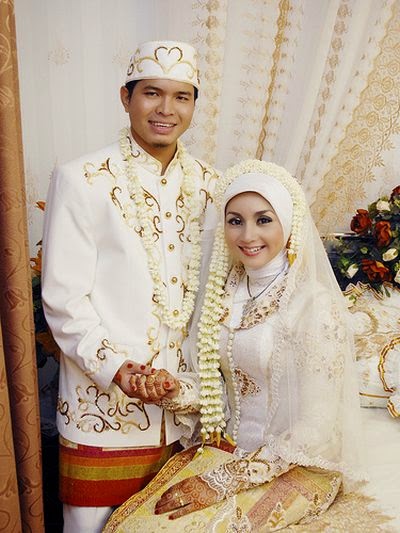 Baju Pengantin Adat Jawa Modern