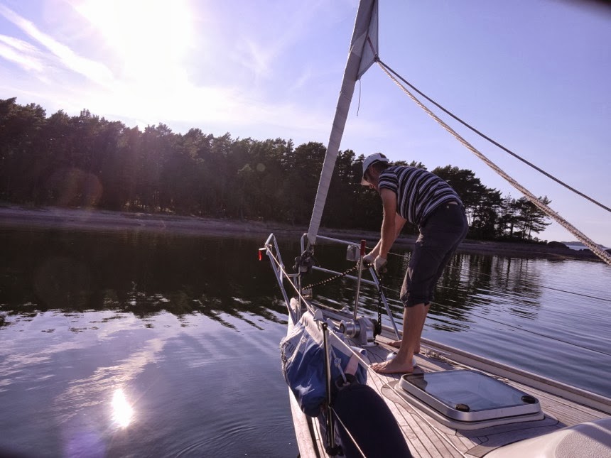 Experiences on manual anchor windlass (and using the bow anchor) S/Y